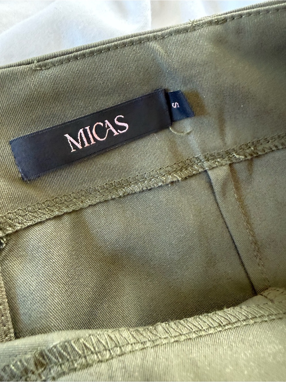 Micas 🔥NWOT🔥Ruched Olive Midi Skirt with  Button Detail and Belt - Picture 5 of 6